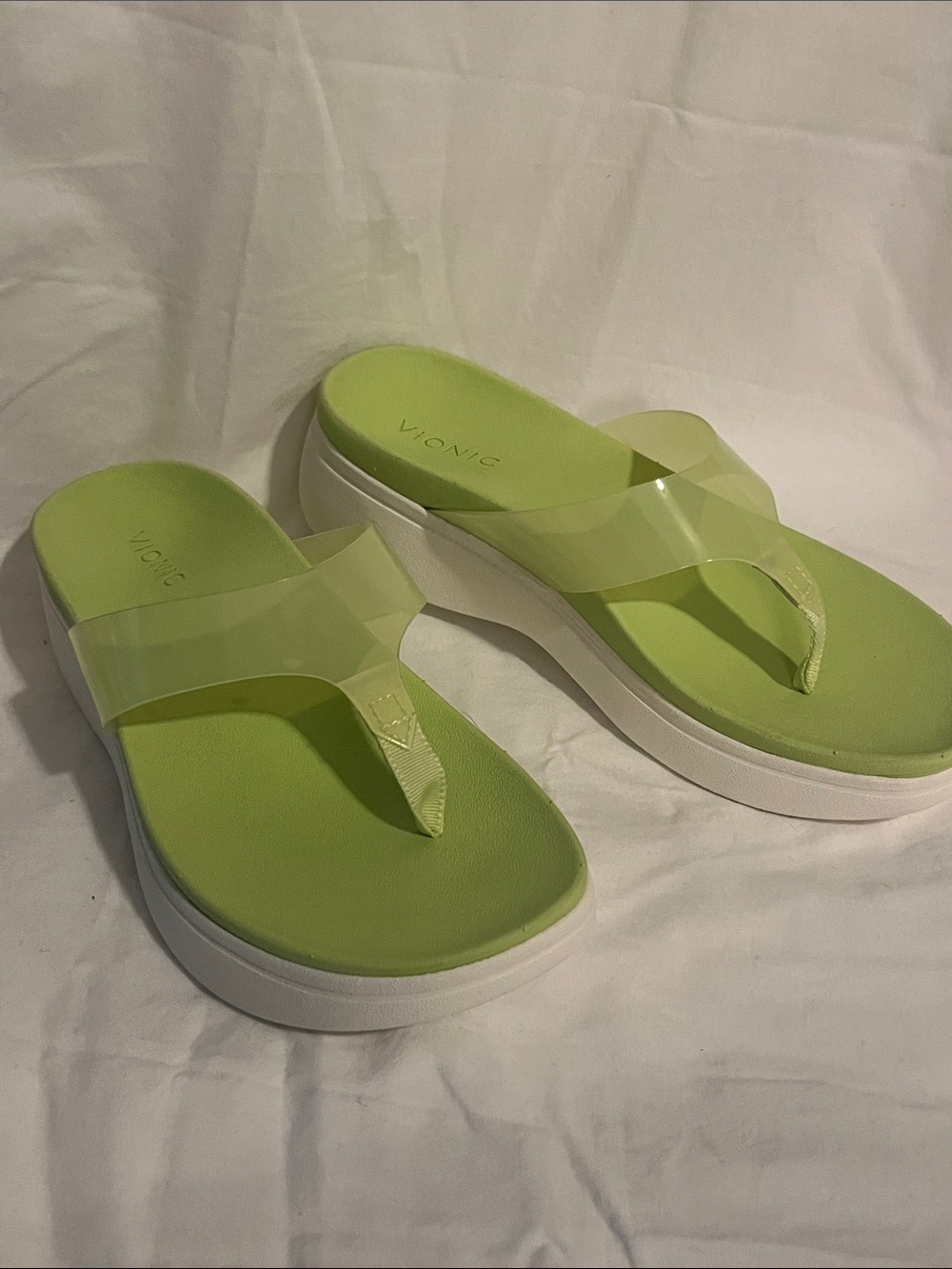 Vionic Luminous Pale Lime Green&  white thong beach flip flop sandals sz 6 wedge